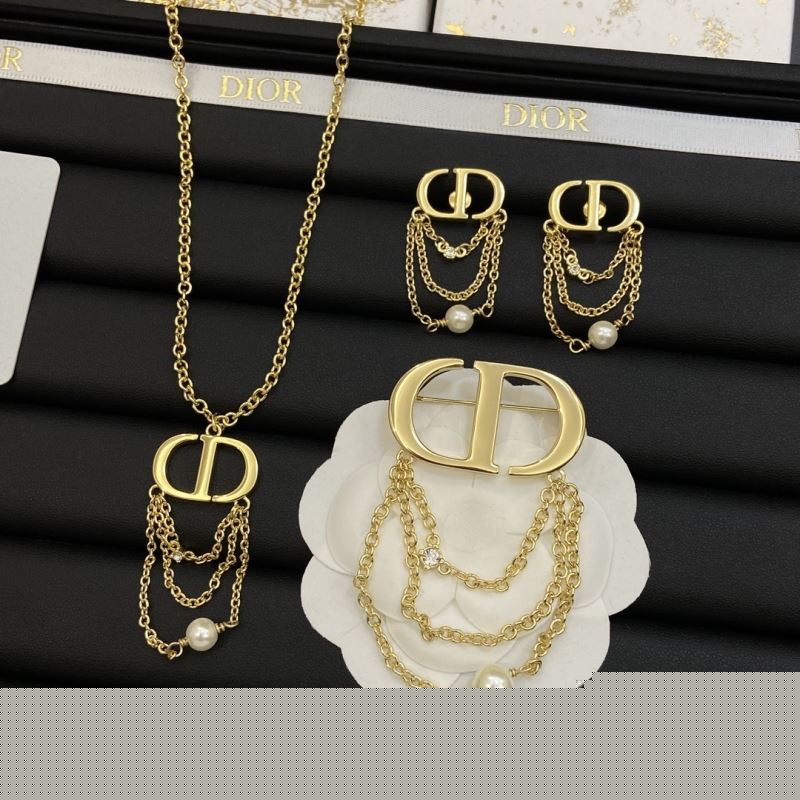 ch**an D*or necklaces